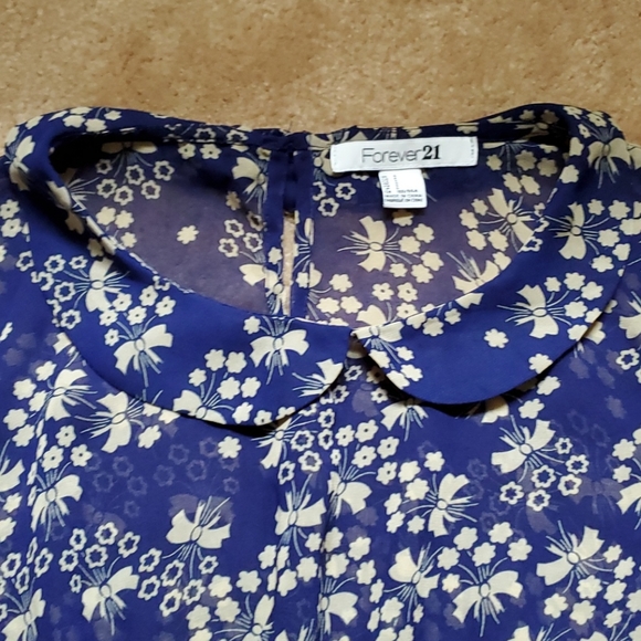 Bundle of 4 cute tops - Picture 3 of 12